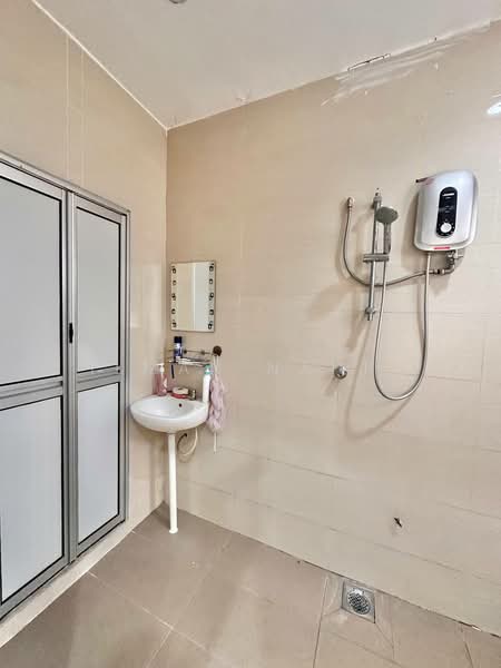 2-storey Terraced House for Sale in Bandar Saujana Putra (Tanjong Duabelas) - Ilman Nahri - Bathroom - PropertyGuru.com.my