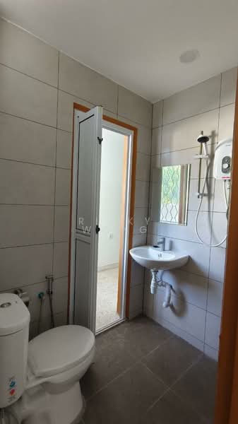 Untuk Disewa - LANDED FOR RENT 2 STOREY TERRACE AT PANTAI JERJAK SUNGAI NIBONG GOOD CONDITION