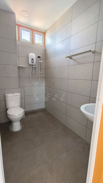 Untuk Disewa - LANDED FOR RENT 2 STOREY TERRACE AT PANTAI JERJAK SUNGAI NIBONG GOOD CONDITION