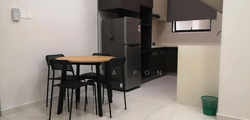 Royal Strand @ Country Garden Danga Bay untuk Untuk Disewa - RM 2,200 /bulan, Mac 2026 - Kitchen - PropertyGuru.com.my