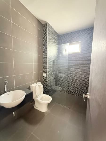 Semi-Detached House for Sale in Eco Spring (Johor Bahru) - Daniel Yong - Bathroom - PropertyGuru.com.my