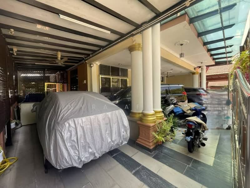 Semi-Detached House for Sale in Bangi (Selangor) - Kyra Afnee - Car Park - PropertyGuru.com.my