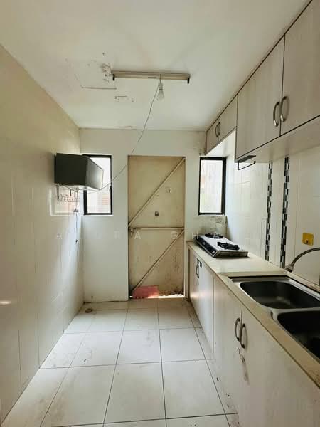 3-storey Terraced House for Sale in Butterworth (Penang) - Azura Ghani - Kitchen - PropertyGuru.com.my