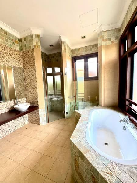 Bungalow for Sale in Seksyen U1 (Glenmarie) - Salawati Busro - Bathroom - PropertyGuru.com.my