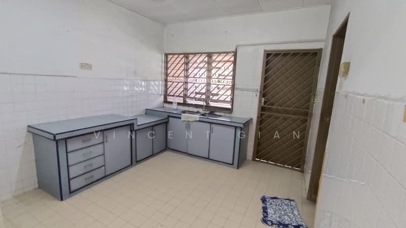 1-storey Terraced House for Rent in Taman Molek (Johor Bahru) - Vincent Gian - Kitchen - PropertyGuru.com.my
