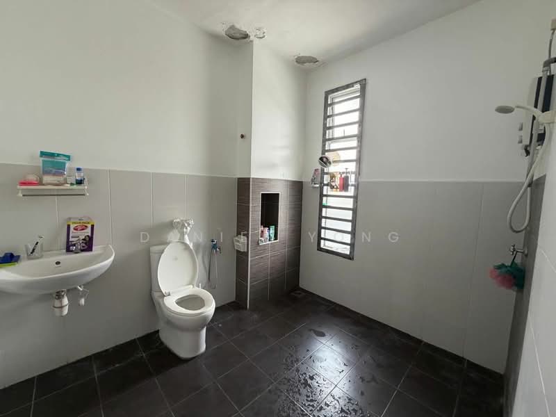 2-storey Terraced House for Sale in Setia Tropika (Johor Bahru) - Daniel Yong - Bathroom - PropertyGuru.com.my