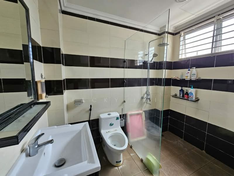 Semi-Detached House for Sale in Kota Kinabalu (Sabah) - Jacky Lai - Bathroom - PropertyGuru.com.my
