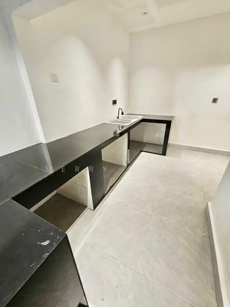 Permas Jaya Double Storey untuk Untuk Dijual - RM 758,000, Mac 2026 - Kitchen - PropertyGuru.com.my