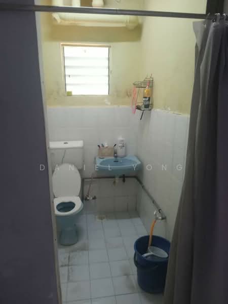 Apartment for Sale at Lily & Jasmine Apartment - Daniel Yong - Bathroom - PropertyGuru.com.my