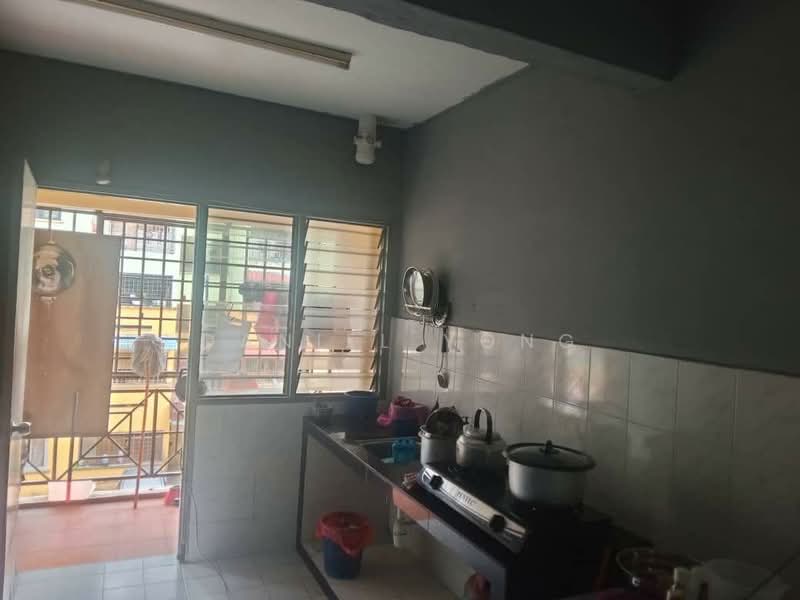 Apartment for Sale at Lily & Jasmine Apartment - Daniel Yong - Kitchen - PropertyGuru.com.my