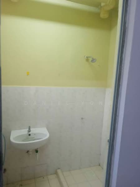 Apartment for Sale at Lily & Jasmine Apartment - Daniel Yong - Bathroom - PropertyGuru.com.my
