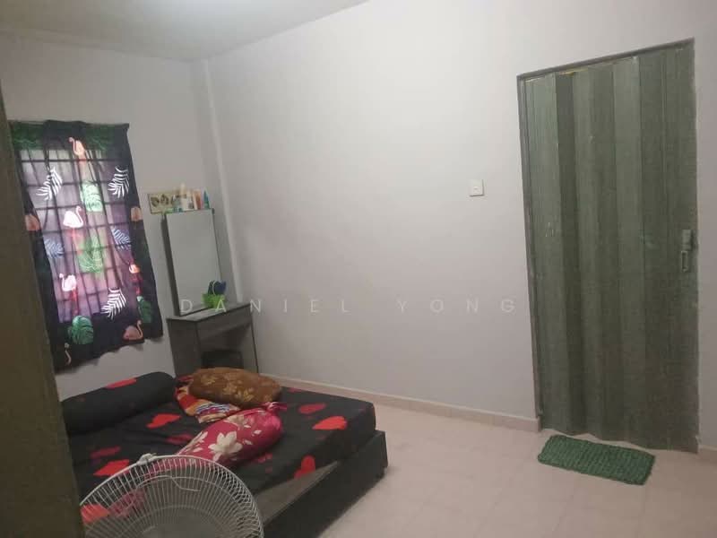 Apartment for Sale at Lily & Jasmine Apartment - Daniel Yong - Bedroom - PropertyGuru.com.my