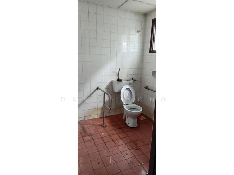 Shop for Sale in Taman Ipoh Timur (Ipoh) - Danny Wong - Bathroom - PropertyGuru.com.my
