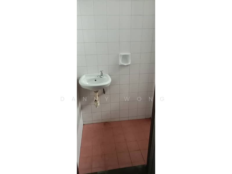 Shop for Sale in Taman Ipoh Timur (Ipoh) - Danny Wong - Bathroom - PropertyGuru.com.my
