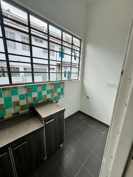 2 Storey Terrace House Tmn Bestari Perdana Pasir Gudang Can Full Loan untuk Untuk Dijual - RM 420,000, Mac 2026 - Kitchen - PropertyGuru.com.my