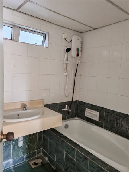 Amadesa Resort Condominium untuk Untuk Dijual - RM 350,000, Mac 2026 - Bathroom - PropertyGuru.com.my