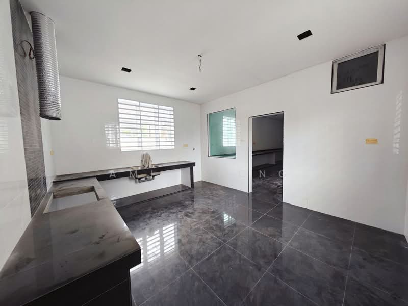 Meru Freehold Double Storey Superlink Corner For Sale untuk Untuk Dijual - RM 850,000, Mac 2026 - Kitchen - PropertyGuru.com.my