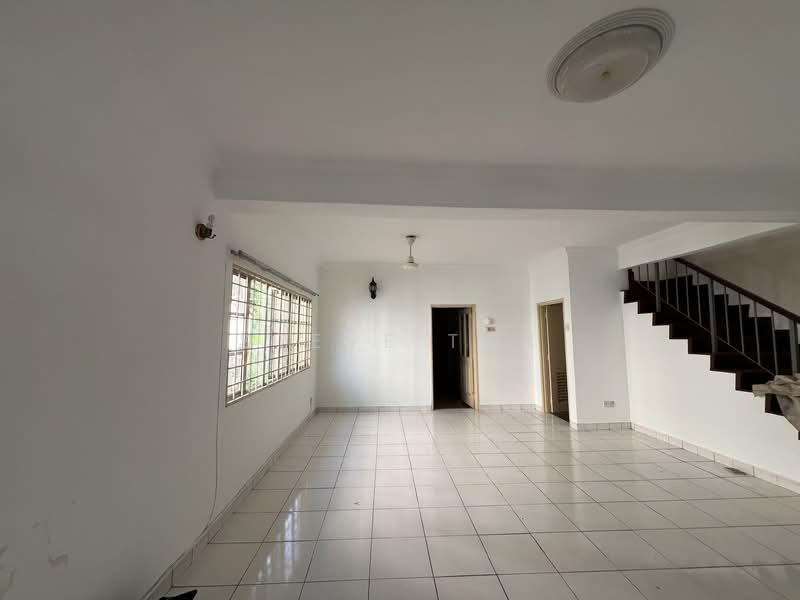 2-storey Terraced House for Sale in Bukit Rahman Putra (Sungai Buloh) - Steve Tok - Living Room - PropertyGuru.com.my