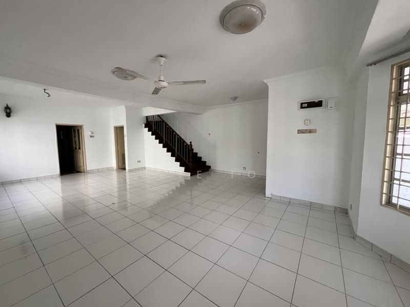 2-storey Terraced House for Sale in Bukit Rahman Putra (Sungai Buloh) - Steve Tok - Living Room - PropertyGuru.com.my