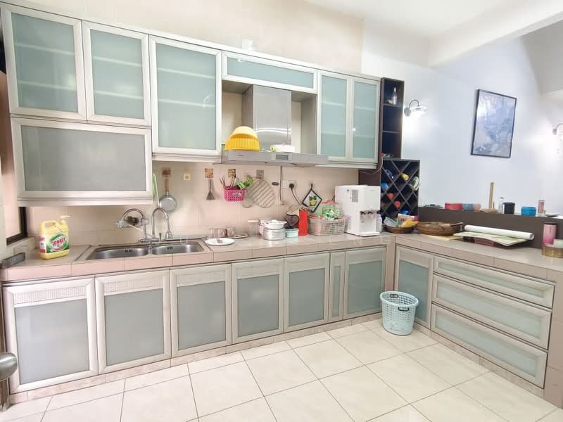 3-storey Terraced House for Sale in Bandar Putra (Kulai) - June Tseng - Kitchen - PropertyGuru.com.my