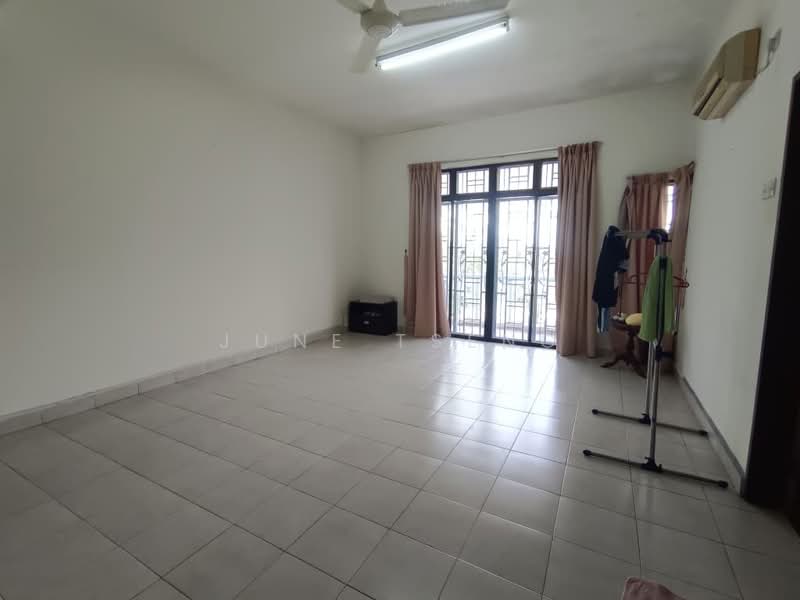 3-storey Terraced House for Sale in Bandar Putra (Kulai) - June Tseng - Living Room - PropertyGuru.com.my