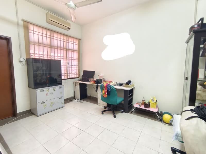 3-storey Terraced House for Sale in Bandar Putra (Kulai) - June Tseng - Study - PropertyGuru.com.my