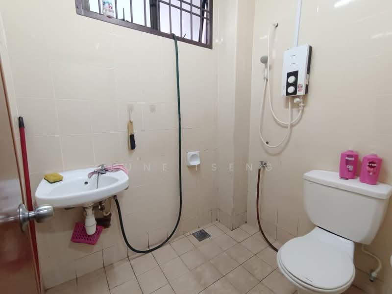 3-storey Terraced House for Sale in Bandar Putra (Kulai) - June Tseng - Bathroom - PropertyGuru.com.my