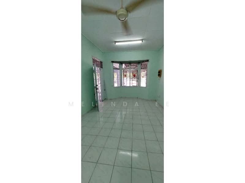 1-storey Terraced House for Rent in Taman Senai Utama (Kulai) - Melinda Ee - Living Room - PropertyGuru.com.my