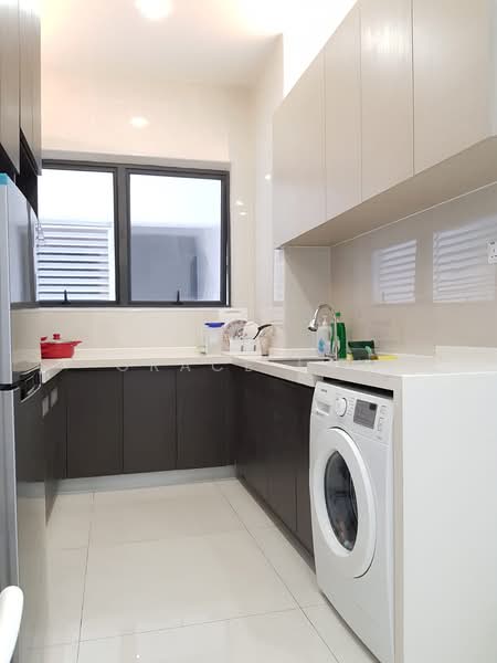 Royal Strand @ Country Garden Danga Bay untuk Untuk Disewa - RM 2,400 /bulan, Mac 2026 - Kitchen - PropertyGuru.com.my