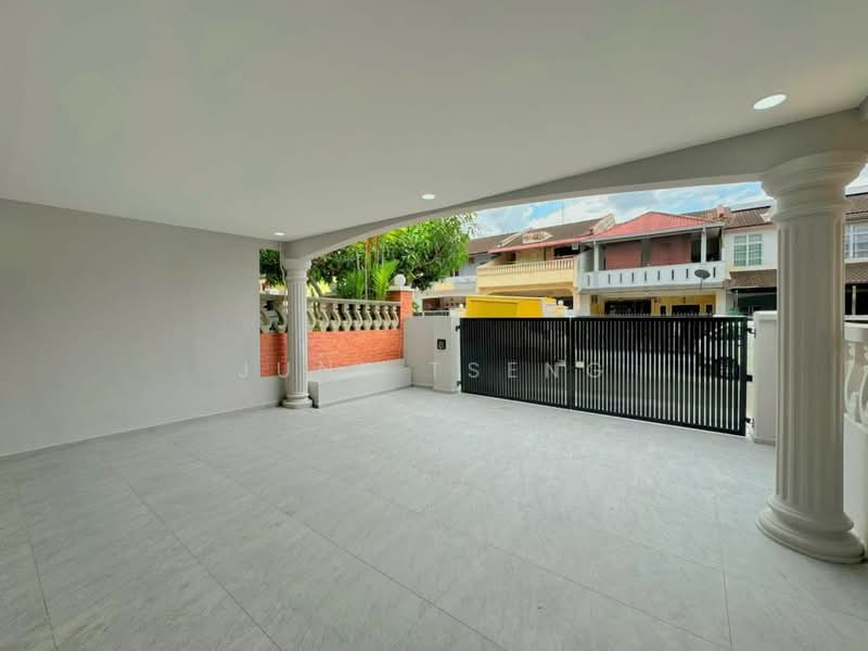 2-storey Terraced House for Sale in Taman Puteri Wangsa (Ulu Tiram) - June Tseng - Exterior - PropertyGuru.com.my