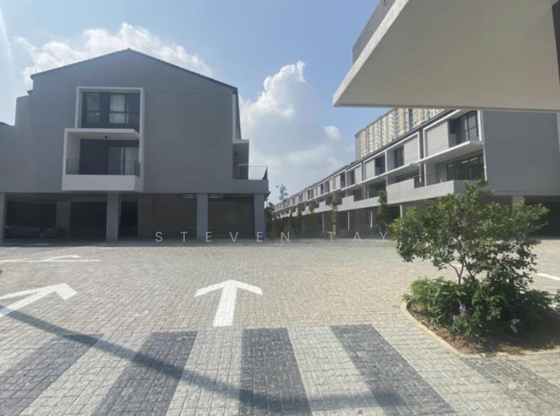 3-storey Terraced House for Sale in Taman Bukit Serdang (Seri Kembangan) - Steven Tay - Exterior - PropertyGuru.com.my