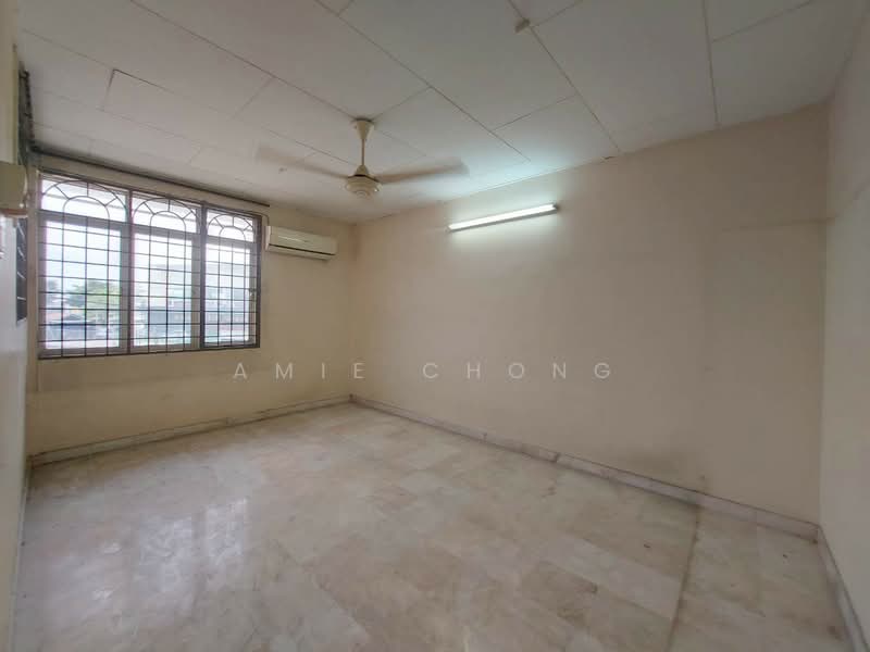 Gunung Rapat Double Storey Terace House Partial Furnished For Sale untuk Untuk Dijual - RM 355,000, Mac 2026 - Bedroom - PropertyGuru.com.my