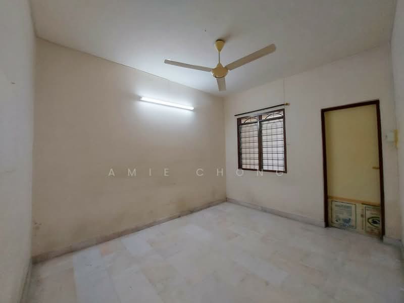 Gunung Rapat Double Storey Terace House Partial Furnished For Sale untuk Untuk Dijual - RM 355,000, Mac 2026 - Bedroom - PropertyGuru.com.my