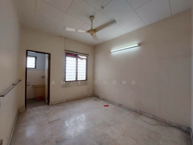 Gunung Rapat Double Storey Terace House Partial Furnished For Sale untuk Untuk Dijual - RM 355,000, Mac 2026 - Bedroom - PropertyGuru.com.my