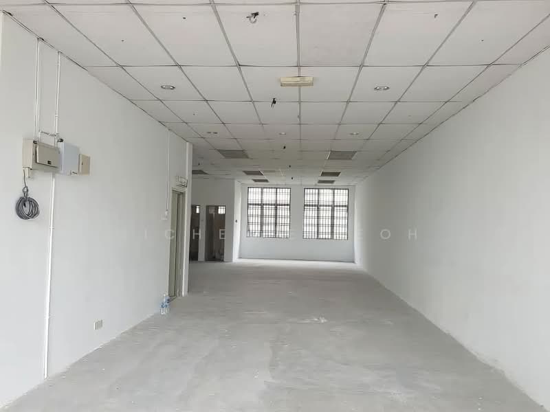 Wide Frontage Shoplot for Rent @ Seri Kembangan, Selangor untuk Untuk Disewa - RM 2,500 /bulan, Feb 2026 - Interior - PropertyGuru.com.my