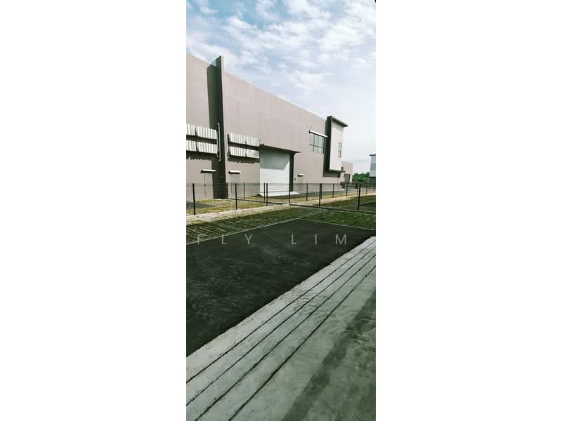 Factory for Rent in Taman Perindustrian Air Hitam (Klang) - Fly Lim - Exterior - PropertyGuru.com.my