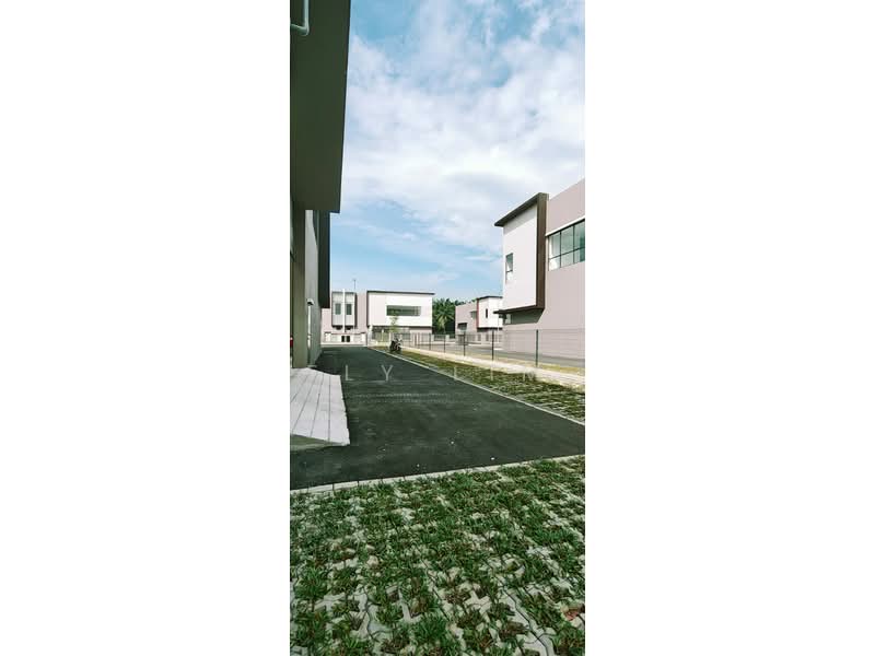 Factory for Rent in Taman Perindustrian Air Hitam (Klang) - Fly Lim - Exterior - PropertyGuru.com.my