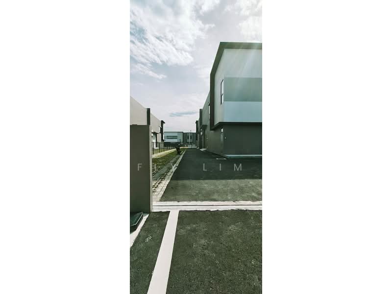 Factory for Rent in Taman Perindustrian Air Hitam (Klang) - Fly Lim - Exterior - PropertyGuru.com.my