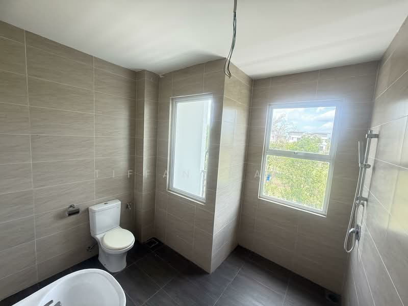 Semi-Detached House for Sale in Rawang (Selangor) - Tiffany Yang - Bathroom - PropertyGuru.com.my