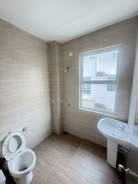 Semi-Detached House for Sale in Rawang (Selangor) - Tiffany Yang - Bathroom - PropertyGuru.com.my