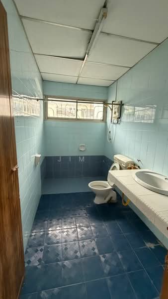 3-storey Terraced House for Sale in Taman Daya (Kepong) - Jim . - Bathroom - PropertyGuru.com.my