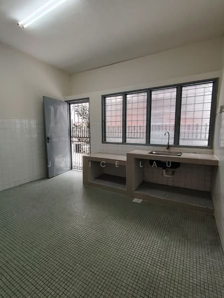 Taman Segar untuk Untuk Disewa - RM 2,500 /bulan, Mac 2026 - Kitchen - PropertyGuru.com.my