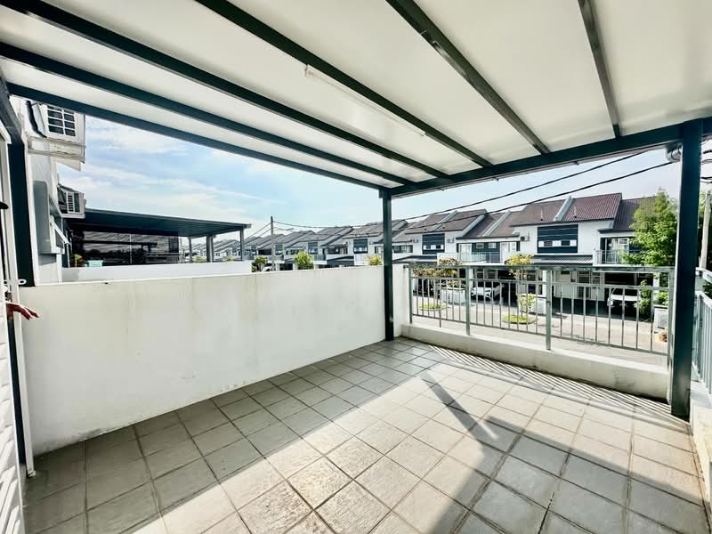 Townhouse for Rent in Cybersouth (Dengkil) - Hairi Halim - Balcony - PropertyGuru.com.my