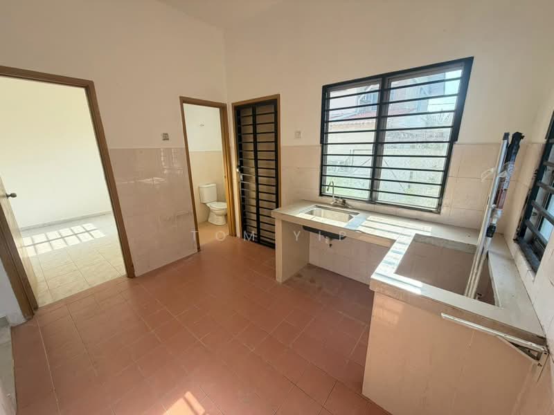 2-storey Terraced House for Sale in Saujana Rawang (Rawang) - Tom Yip - Kitchen - PropertyGuru.com.my
