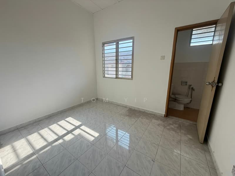 2-storey Terraced House for Sale in Saujana Rawang (Rawang) - Tom Yip - Bathroom - PropertyGuru.com.my