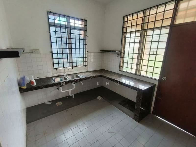 2-storey Terraced House for Sale in Taman Molek (Johor Bahru) - May Khoo - Kitchen - PropertyGuru.com.my