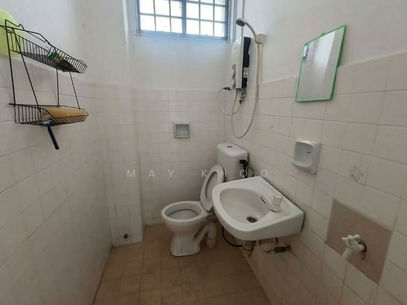 2-storey Terraced House for Sale in Taman Molek (Johor Bahru) - May Khoo - Bathroom - PropertyGuru.com.my