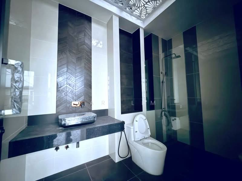 Semi-Detached House for Sale in Setia Tropika (Johor Bahru) - Karl Lim - Bathroom - PropertyGuru.com.my