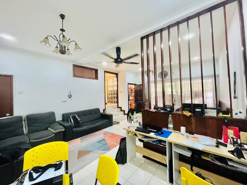 Jalan Plumbum, Seksyen 7 untuk Untuk Dijual - RM 625,000, Mac 2026 - Living Room - PropertyGuru.com.my