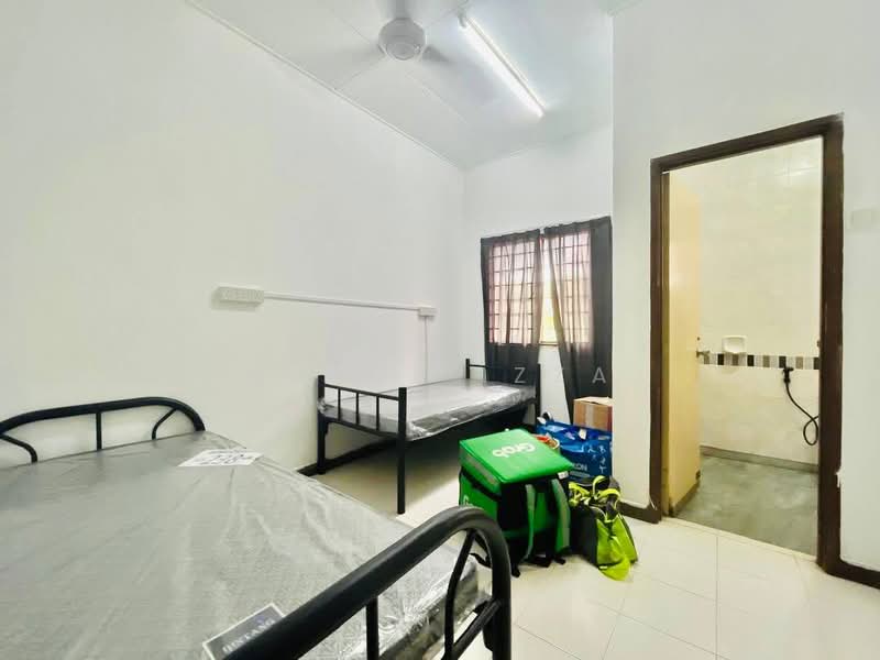 Jalan Plumbum, Seksyen 7 untuk Untuk Dijual - RM 625,000, Mac 2026 - Bedroom - PropertyGuru.com.my